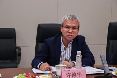 地大地信成人网站
党委书记许德华介绍成人网站
情况
